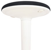 Unteransicht eines weißen Sitzhockers mit schwarzer Sitzfläche.