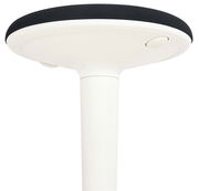 Unteransicht eines weißen Sitzhockers mit schwarzer Sitzfläche.