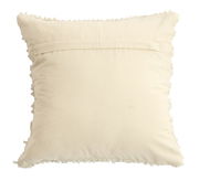Rückansicht eines cremefarbenen Kissens mit dekorativen Kanten.