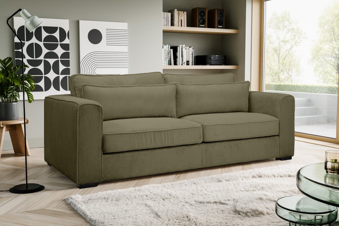 MID.YOU 3-Sitzer ALMERA Olivgrünes 3-Sitzer-Sofa mit Cordbezug, breiten Armlehnen und zwei Sitzkissen im modernen Wohnzimmer, frontale Perspektive leicht von links.