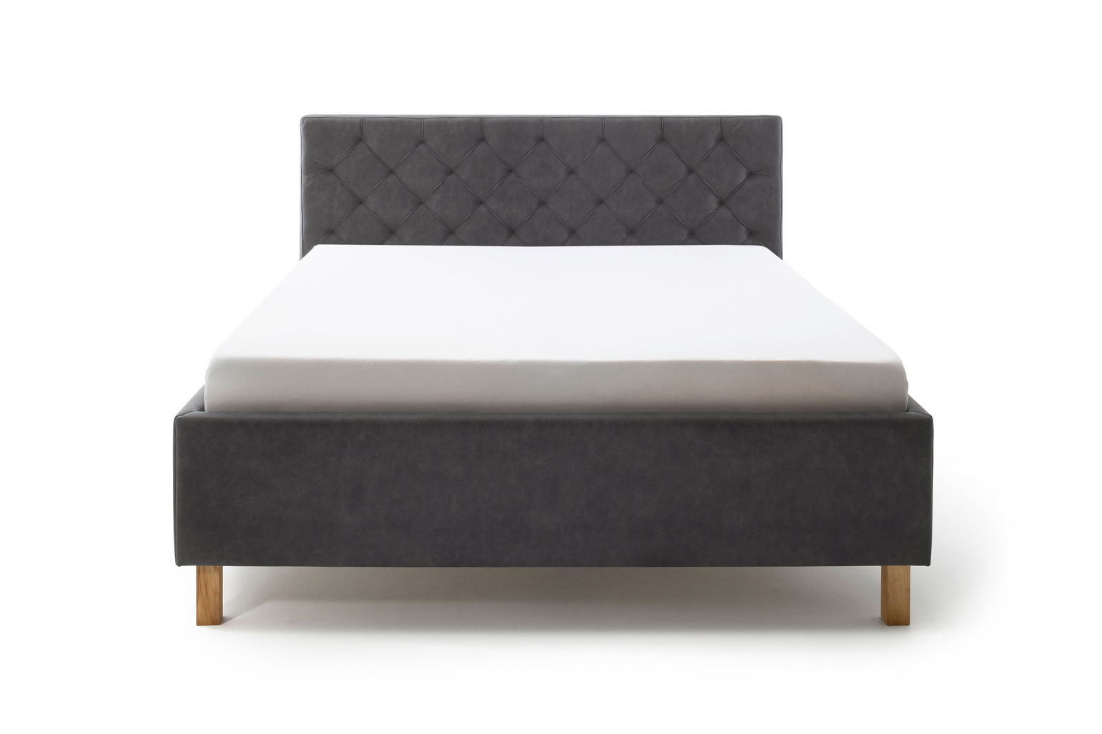 Frontale Ansicht eines modernen Polsterbetts mit grauem Kopfteil und Holzfüßen.