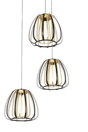 Drei moderne LED-Hängeleuchten mit schwarzem und goldenem Metallrahmen, aus der Seitenperspektive betrachtet.