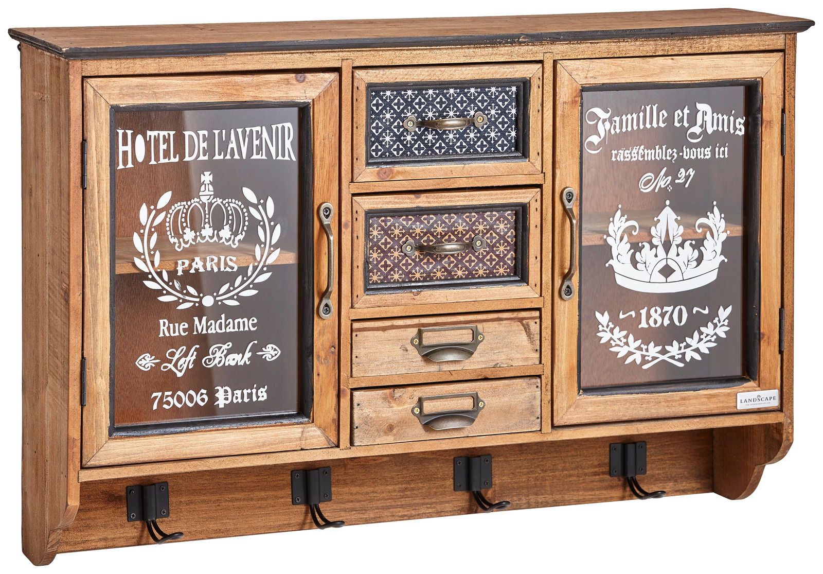 Hängevitrine aus Holz mit zwei Glastüren, drei Schubladen und dekorativen Aufdrucken im Vintage-Stil, frontal betrachtet.