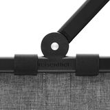 Nahaufnahme des schwarzen Rahmens eines Carrybag mit Drehgelenk, seitliche Perspektive