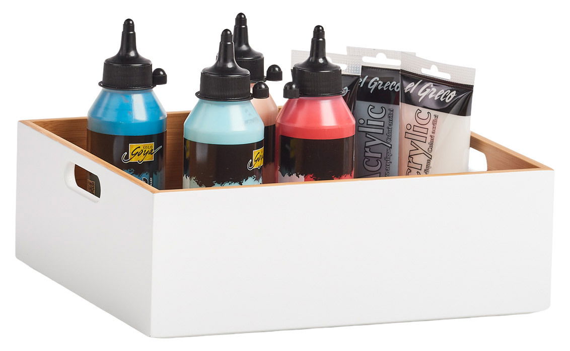 Weiße Aufbewahrungskiste mit Acrylfarben, seitliche Perspektive