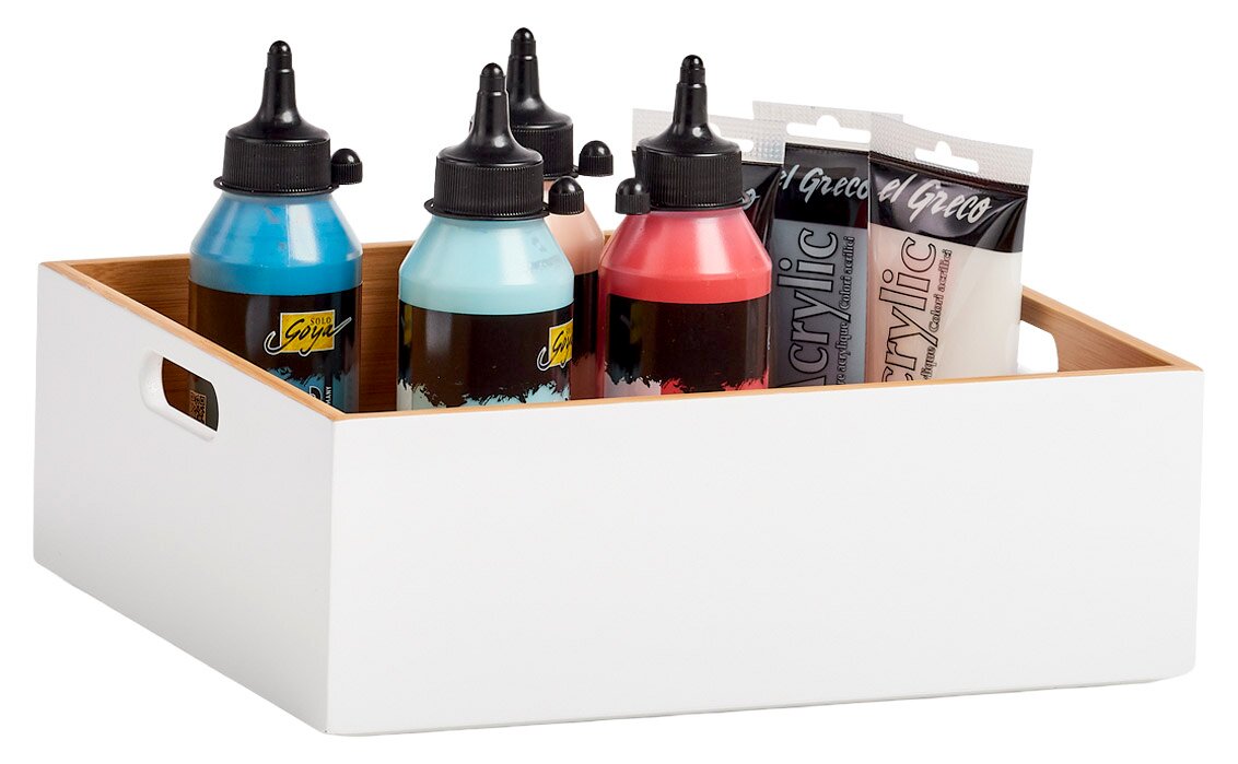 Weiße Aufbewahrungskiste mit Acrylfarben, seitliche Perspektive