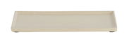 Rechteckige, flache Schale aus Keramik in Cremefarbe, frontal fotografiert.