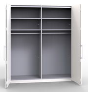 Offener Panoramaschrank mit zwei Türen, Innenansicht mit mehreren Regalböden, frontale Perspektive