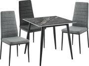 Drei graue Stühle mit gepolsterten Sitzen und Rückenlehnen um einen quadratischen Tisch mit dunkler Marmoroptik, seitliche Perspektive