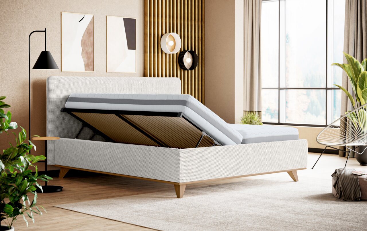 Modernes Polsterbettgestell mit hochgeklappter Matratze in einem stilvoll eingerichteten Schlafzimmer, seitliche Perspektive.