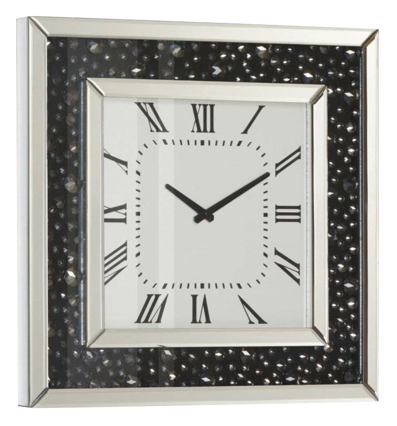 Quadratische Wanduhr mit silbernem Rahmen und römischen Ziffern, seitliche Perspektive