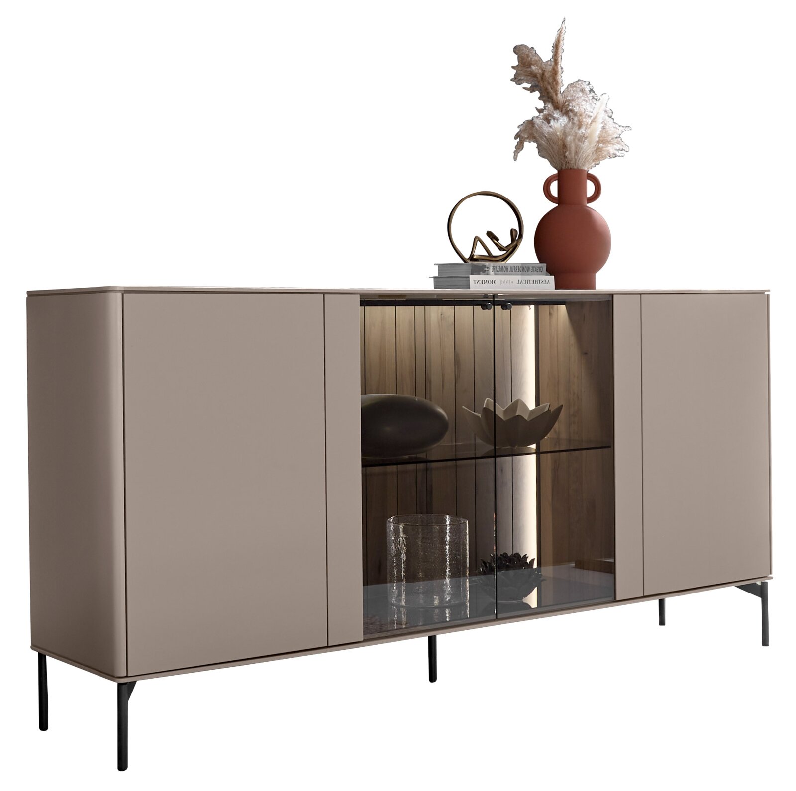 Modern dressoir in beige met glazen vitrine, versierd met een vaas en een beeldje, zijaanzicht