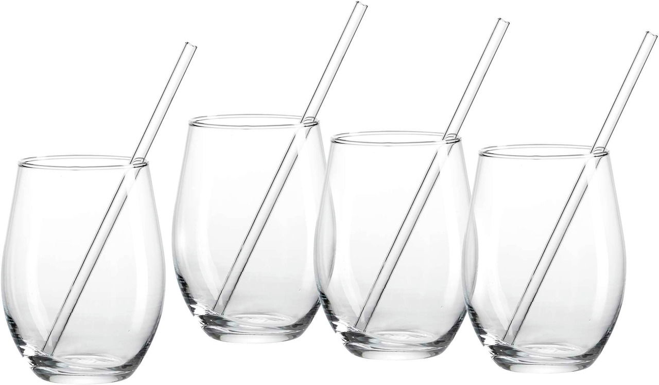 Ritzenhoff & Breker Gingläser 8-tlg. Vier transparente Gläser mit Strohhalmen, seitliche Perspektive.