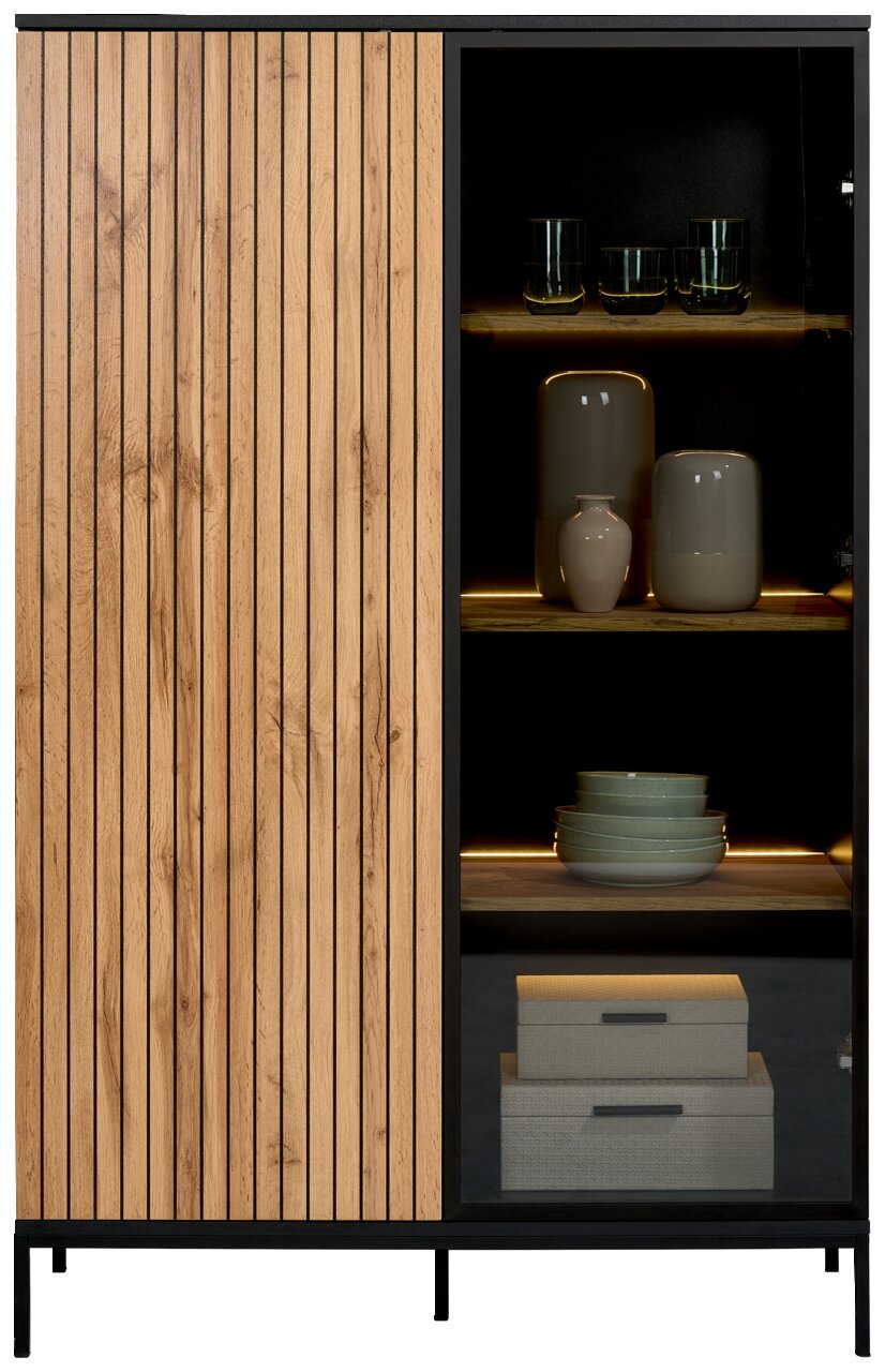 Modernes Highboard mit Holzlamellen und Glastür, seitliche Perspektive