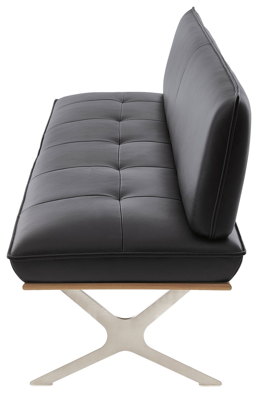 Seitenansicht einer modernen, schwarzen 3er-Bank mit gepolstertem Sitz und Rückenlehne auf einem X-förmigen Metallgestell.