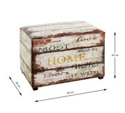 Vintage Sitzhocker/Aufbewahrungsbox in Holzoptik mit mehrfarbigem Schriftzug-Design („HOME“, „Love“, „MOTTO“), Maße ca. 58 x 39 x 42 cm, gezeigt in schräger Front-Links-Perspektive vor weißem Hintergrund.