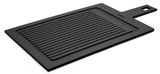 Schwarzes Schneidebrett mit Rillen und Griff, seitliche Perspektive