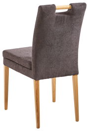 Rückansicht eines modernen Stuhls mit braunem Stoffbezug und Holzbeinen, mit einem Griff an der Rückenlehne.