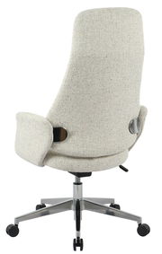 Rückansicht eines modernen Chefsessels mit hellgrauem Stoffbezug und verchromtem Fußkreuz auf Rollen.