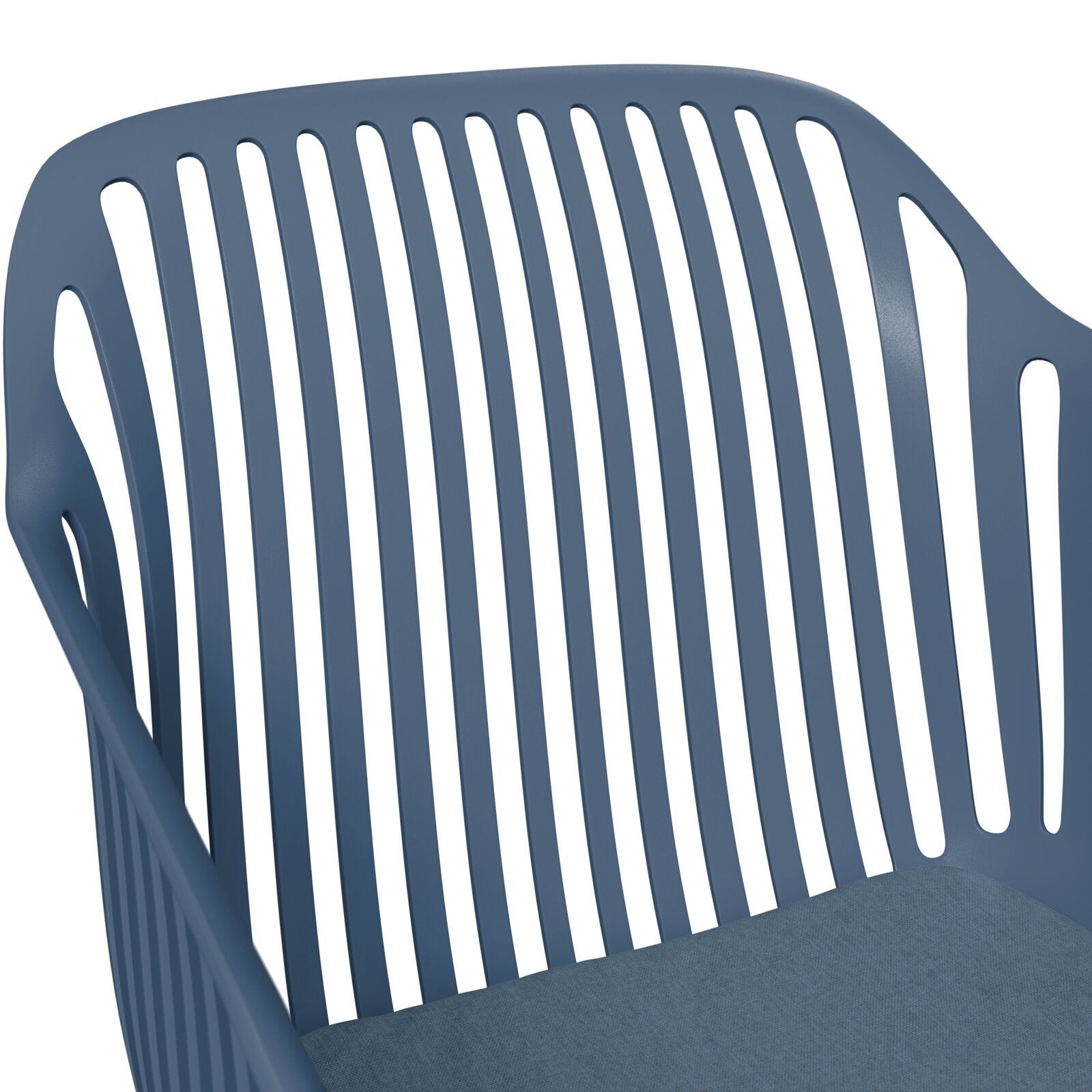 Nahaufnahme eines blauen Stapelsessels mit geschwungenen Lamellen auf der Rückenlehne, seitliche Perspektive