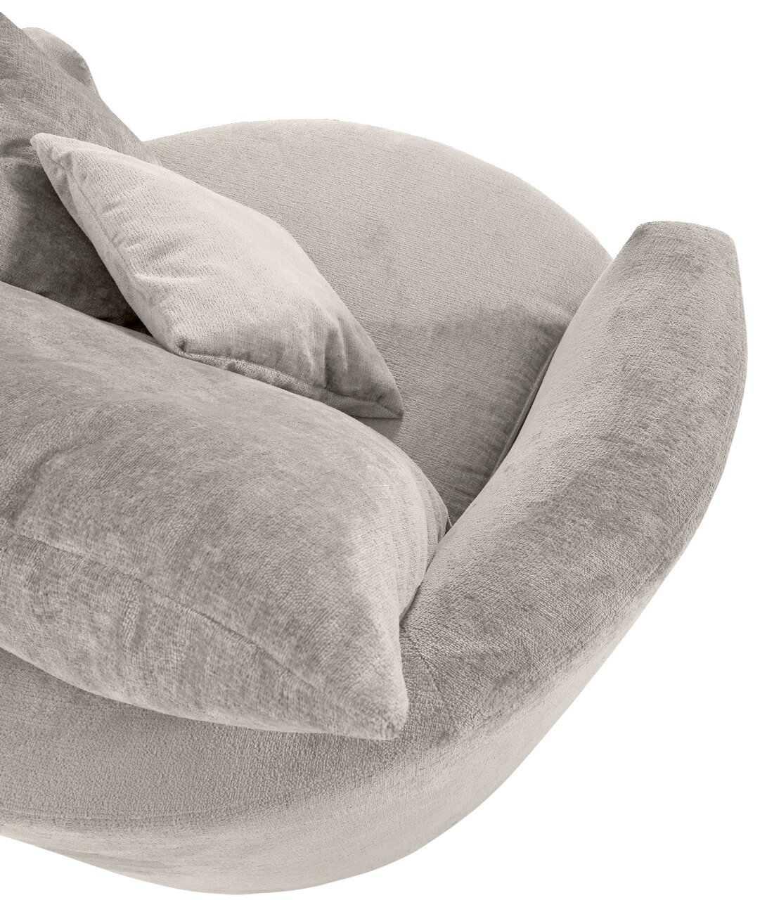 Bequemer, hellgrauer Sessel mit weichen Kissen, seitliche Perspektive