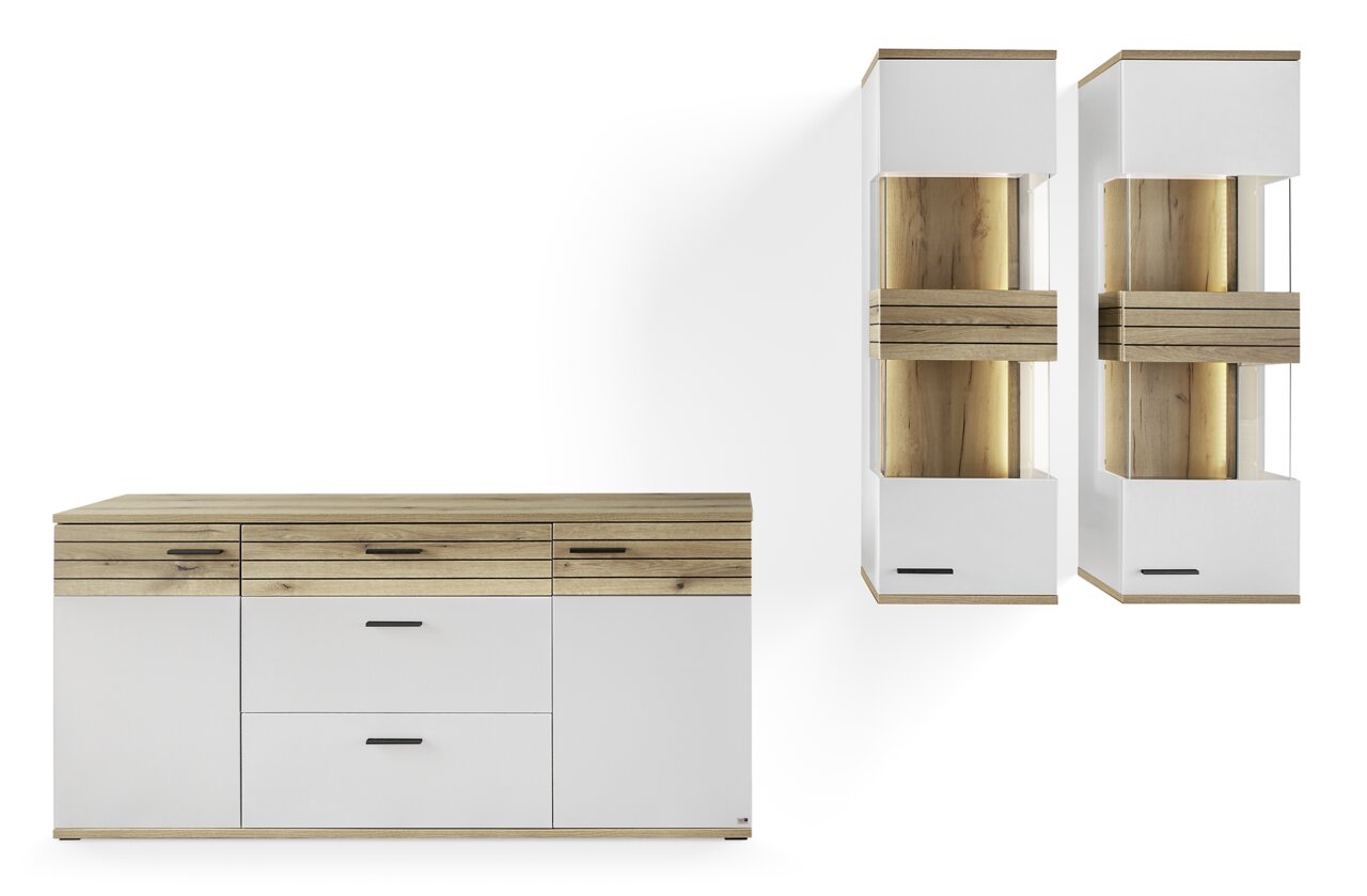 Vooraanzicht van twee moderne hangkasten met houten en witte accenten, naast een bijpassende ladekast.