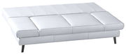 Weißer Querschläfer-Sofa in der Seitenansicht, flach ausgeklappt mit modernen Metallbeinen.