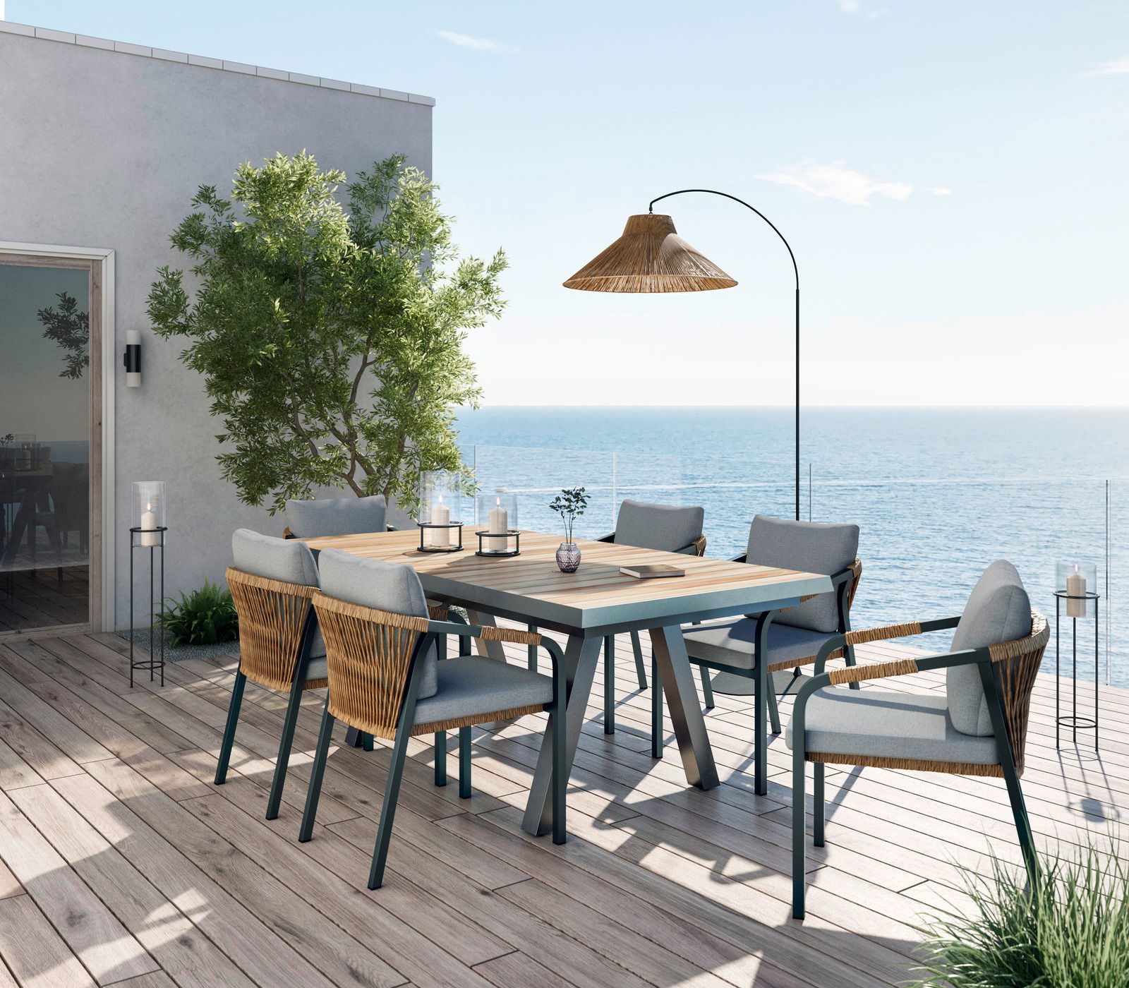 Moderner Stapelsessel auf einer Terrasse mit Meerblick, seitliche Perspektive.