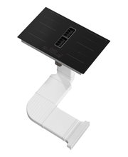 Schwarzes Induktionskochfeld mit integriertem Dunstabzug und Touch-Bedienfeld, verbunden mit weißem Flachkanal-Abluftsystem; schräg von oben in Perspektive dargestellt.