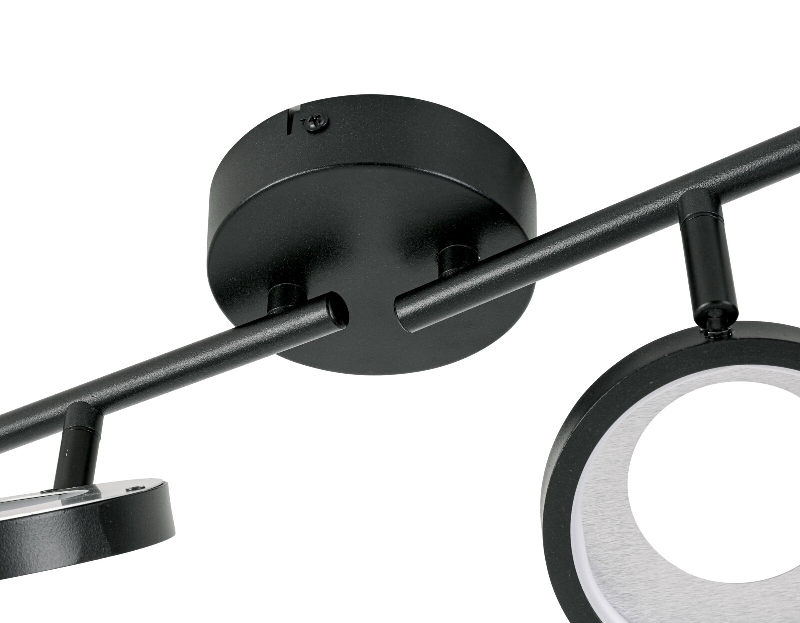 Nahaufnahme eines schwarzen LED-Strahlers von unten, mit runden Leuchtelementen und einer Deckenhalterung.