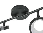 Nahaufnahme eines schwarzen LED-Strahlers von unten, mit runden Leuchtelementen und einer Deckenhalterung.