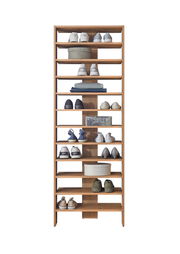 Frontale Ansicht eines hohen, hölzernen Schuhregals mit mehreren Regalböden, auf denen verschiedene Schuhe und Accessoires ordentlich platziert sind.