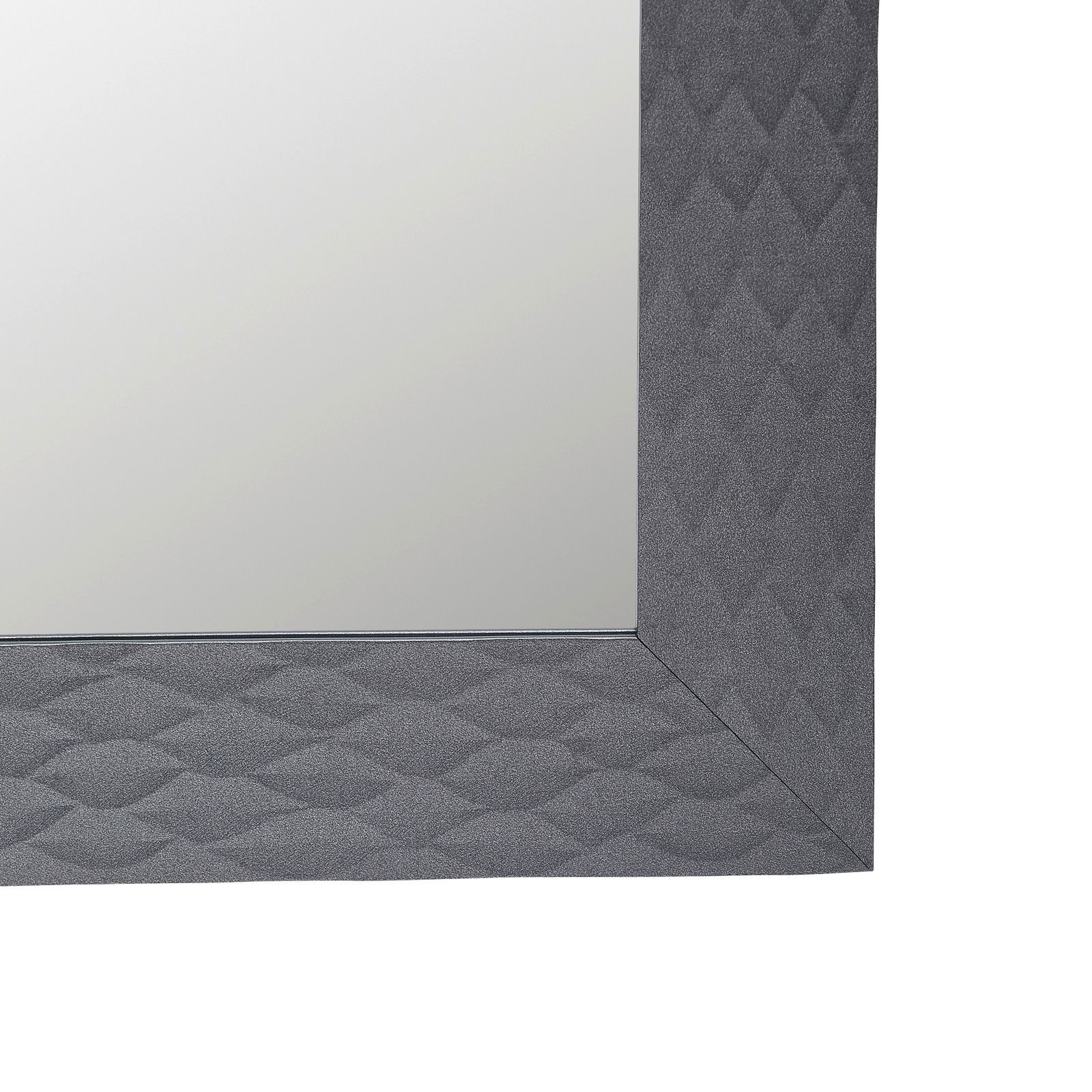 Nahaufnahme eines rechteckigen Spiegels mit grauem, strukturiertem Rahmen, perspektivisch von der Seite aufgenommen.