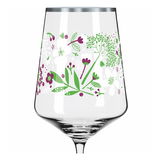 Weinglas mit floralem Muster in Grün und Lila, seitliche Perspektive