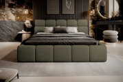 Een modern gestoffeerd bed in een stijlvol ingerichte slaapkamer, gezien vanaf de voorkant.