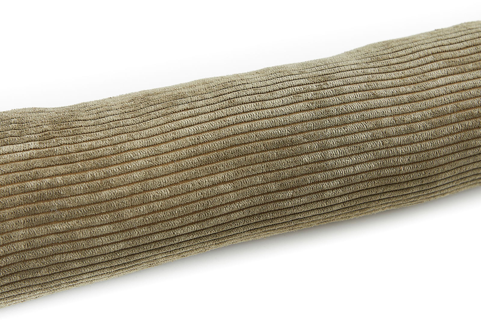 Nahaufnahme eines gerippten, olivgrünen Stoffes in horizontaler Perspektive.