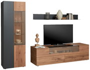 Frontale Ansicht der Valnatura Wandkombination LOVIS mit einem hohen Schrank, einem TV-Board und einem Wandregal in Holzoptik und dunklen Akzenten.