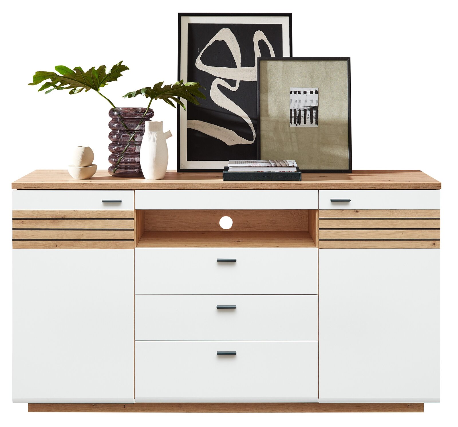 Modernes Sideboard mit weißer Front und Holzdetails, dekoriert mit Vasen und Kunstwerken, frontal betrachtet.