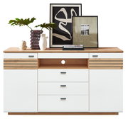 Modernes Sideboard mit weißer Front und Holzdetails, dekoriert mit Vasen und Kunstwerken, frontal betrachtet.