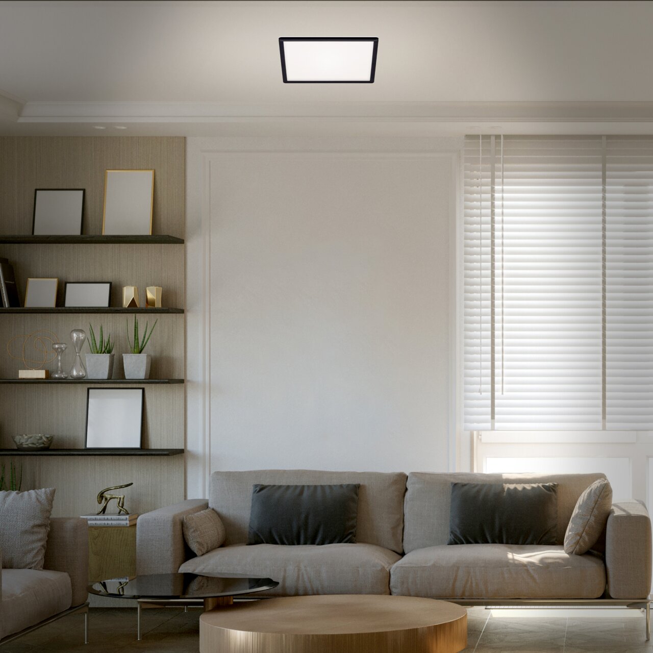 Moderne LED-Deckenleuchte in einem stilvollen Wohnzimmer, von unten betrachtet.