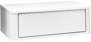 Witte rolluikkast/dressoir met geribbelde schuifdeur, productfoto schuin van voren
