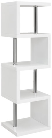 Weißes, modernes Regal mit vier versetzten Ablagen und silbernen Metallstützen, seitliche Perspektive