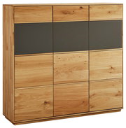 Moderner Schuhschrank aus Holz mit dunklen Akzenten, Frontalansicht