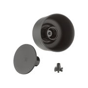 Ansicht von oben auf einen geöffneten schwarzen Isolierbecher mit abgenommenem Deckel und einem kleinen separaten Teil.