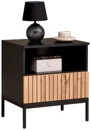 Modern nachtkastje met een zwarte romp en een houten voorkant, versierd met een zwarte lamp en een kopje, gezien vanaf de zijkant.