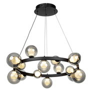 Moderne LED-Hängeleuchte mit mehreren kugelförmigen Glaskörpern, seitliche Perspektive