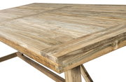 Nahaufnahme eines Gartentisches aus Holz mit sichtbarer Maserung, Perspektive von der Seite