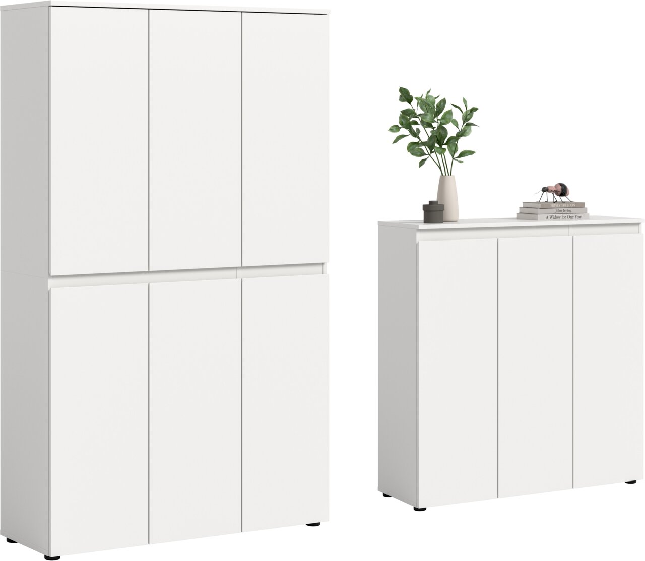 MID.YOU Universalschrank Set SCARPA Zwei weiße, grifflose Schränke (Hochschrank und Sideboard) mit glatten Fronten, freigestellt auf weißem Hintergrund, in frontaler Perspektive; auf dem Sideboard stehen Vase mit grünen Zweigen und Bücher.