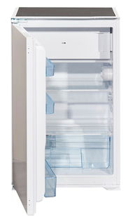 Offener Kühlschrank mit Gefrierfach, Ansicht von vorne links