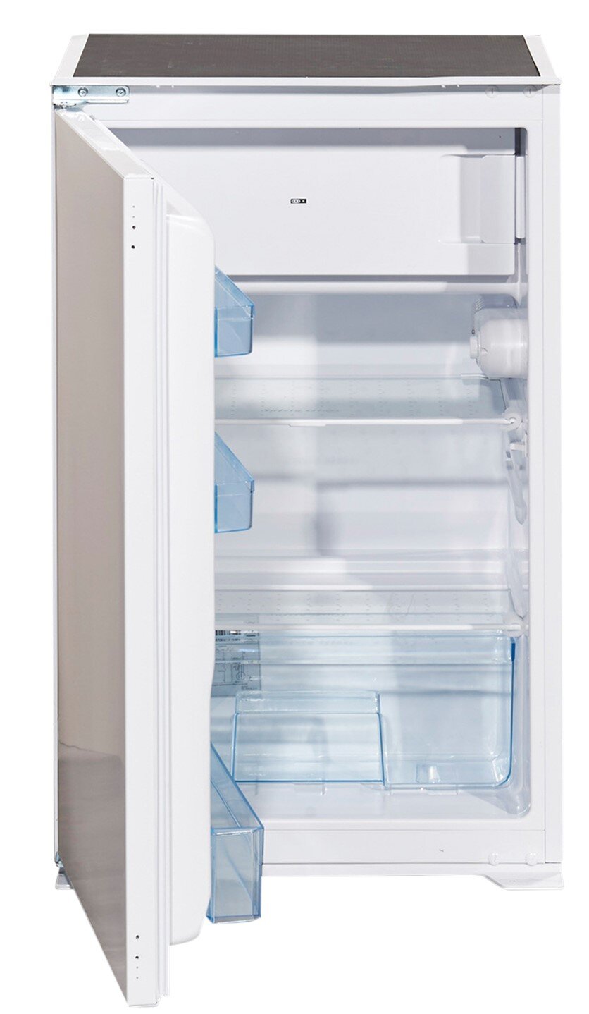 Offener Kühlschrank mit Gefrierfach, Ansicht von vorne links